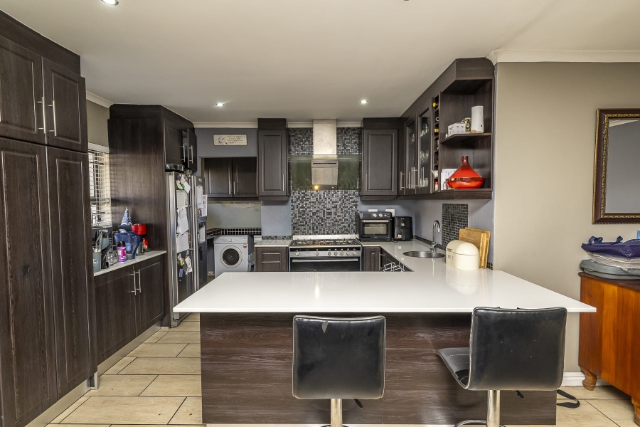 3 Bedroom Property for Sale in Uitzicht Western Cape
